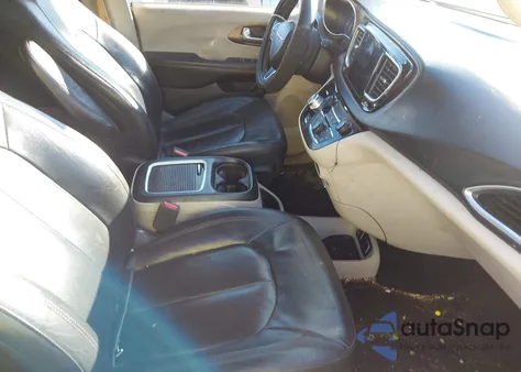 2017 Chrysler Pacifica Touring-L Plus z USA, uszkodzony, nr VIN 2C4RC1EG3HR594630